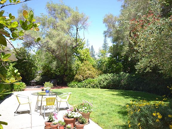 2nd image of 1631 Magnolia Ct