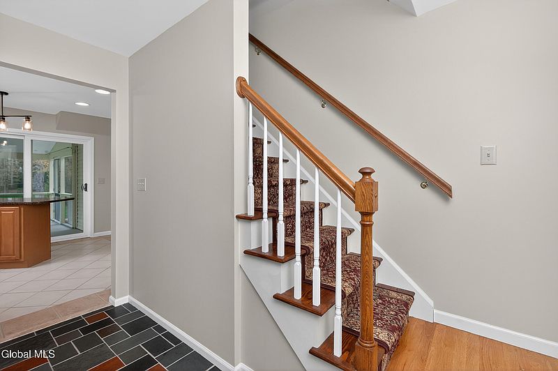 5th image of 130 C Kenwood Avenue