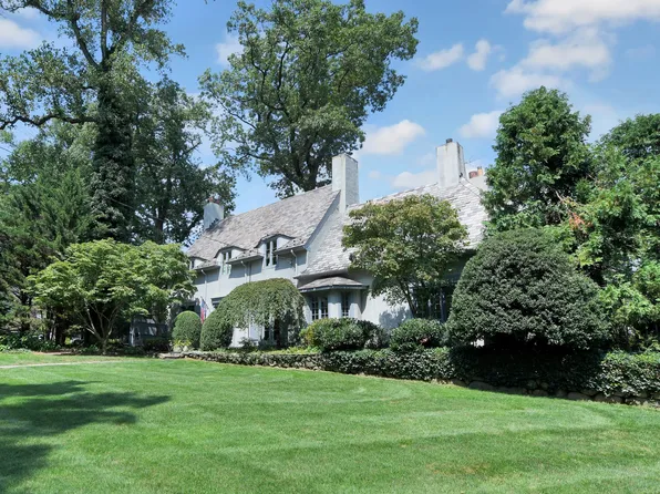 327 McKinley Pl, Ridgewood, NJ 07450