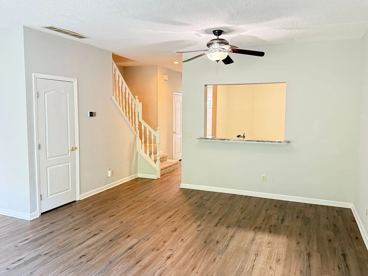 2 bed, 2.5 bath, 1800 sqft, $1,795 — Photo 3