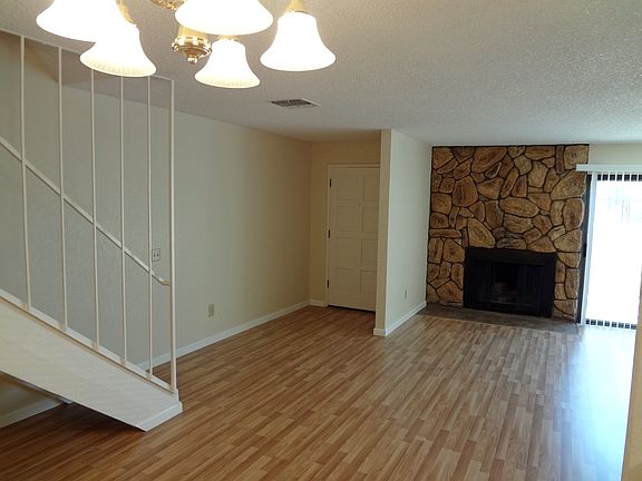 4th image of 823 E Jones St APT 4