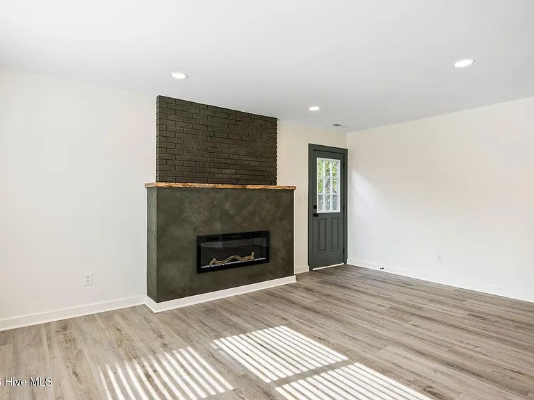 757 Silver Lake Rd — Photo 6