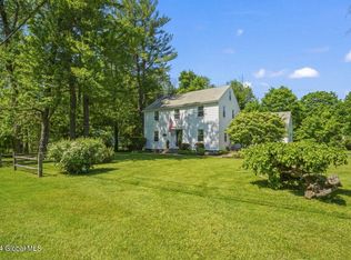 949 Meadow Ln, Niskayuna, NY 12309