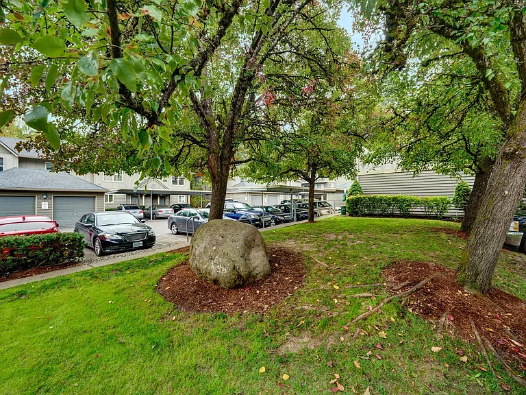 Tuxedo Park Apartments — Photo 48