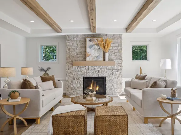 3525 Montgomerie Ave, Deephaven, MN 55391