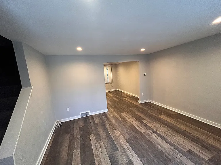 6914 Greenwood St — Photo 5