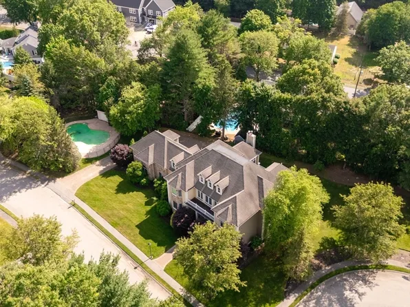 6 Ashley Ct, Lynnfield, MA 01940