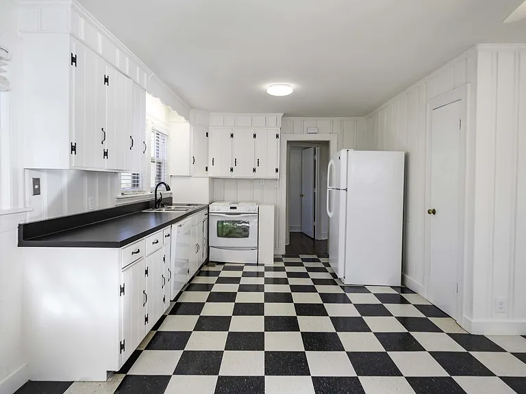 709 East St — Photo 12