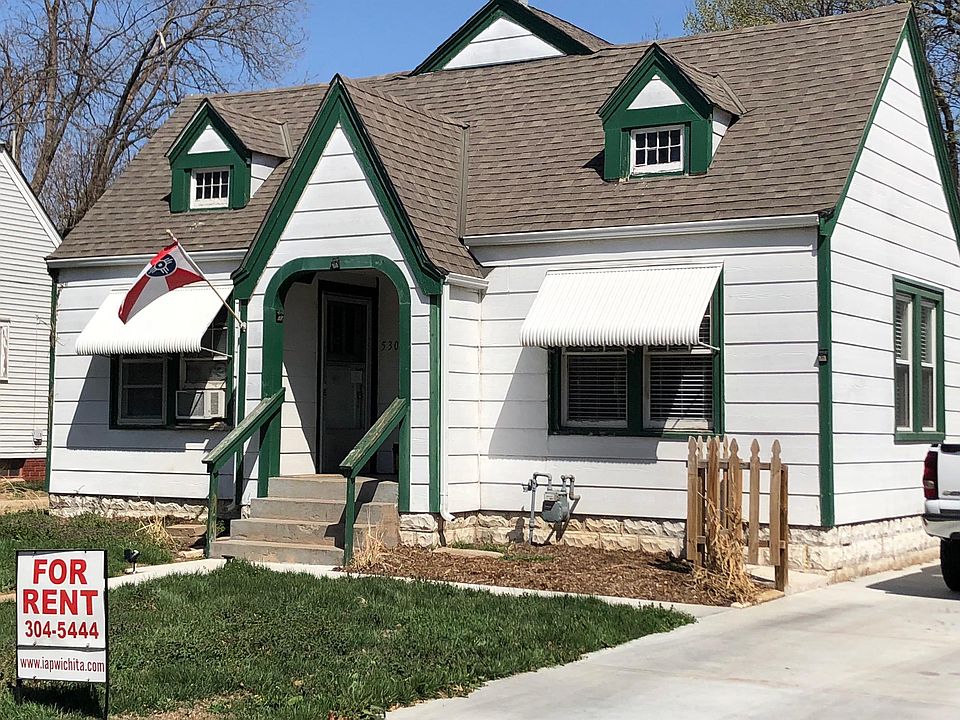 Duplex front- 532 is the right side, closest to driveway.