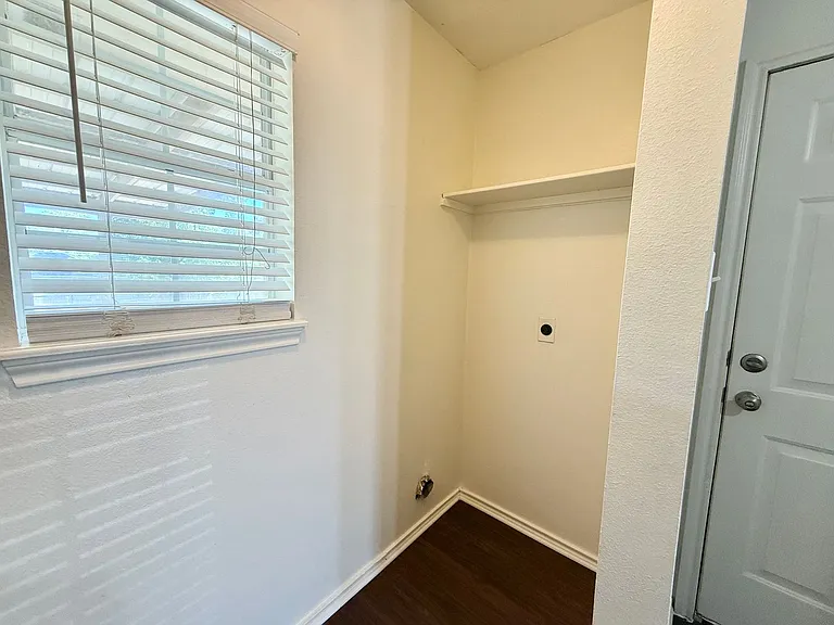 15210 Oaks West Dr — Photo 8