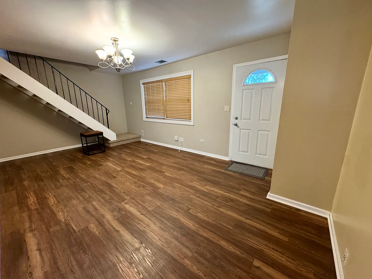 2 bed, 1.5 bath, 1100 sqft, $2,000 — Photo 3