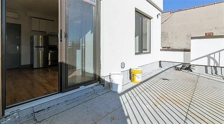 Rented by Nooklyn NYC LLC | media 19