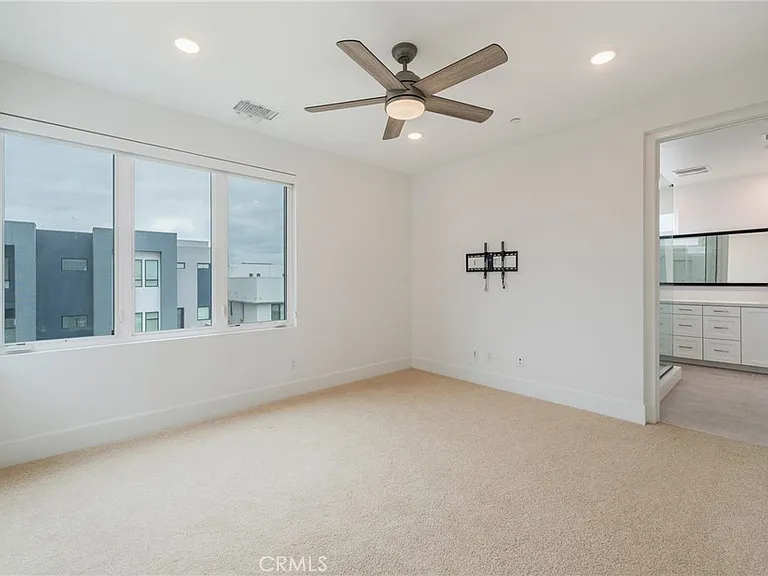 16285 Veterans Way — Photo 19