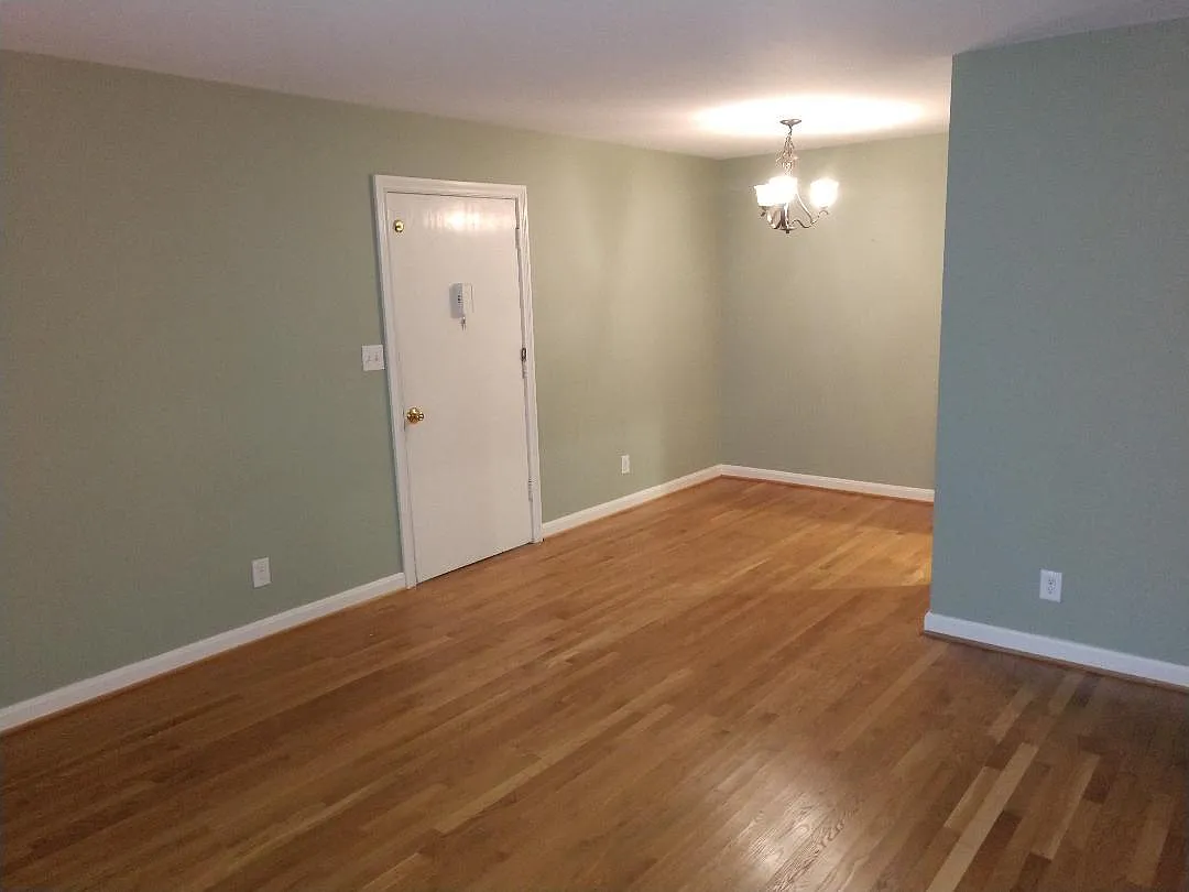 4213 Norbourne Blvd — Photo 2