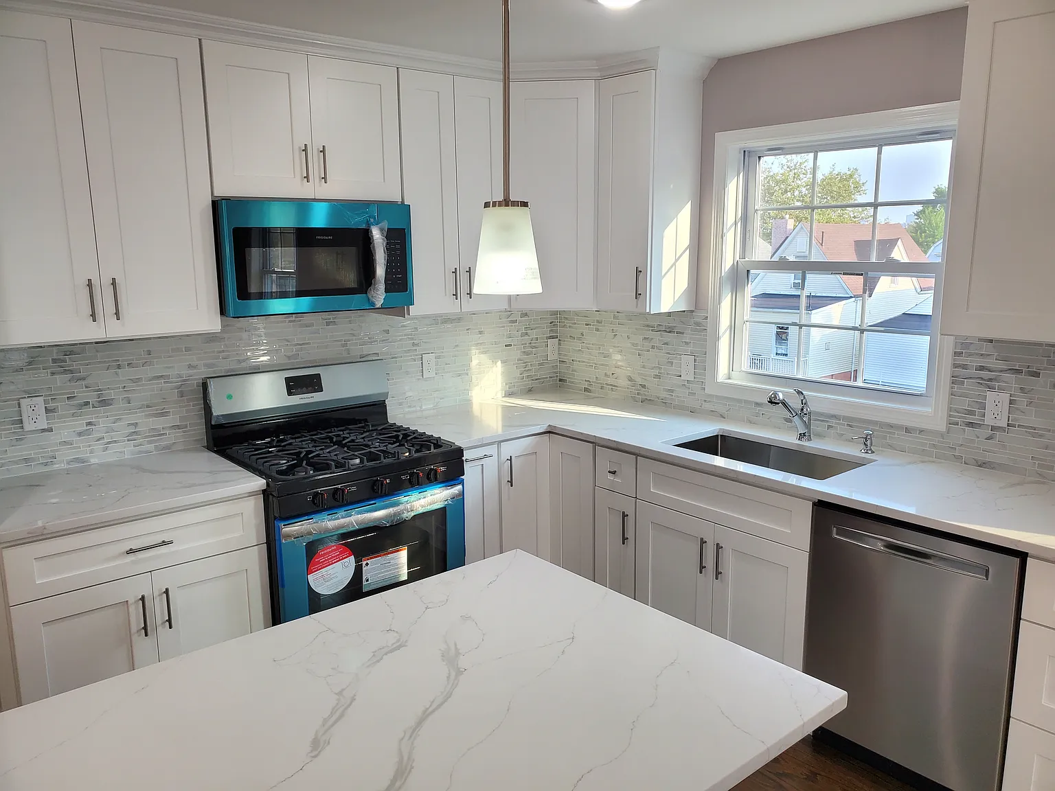 240 Lincoln Ave — Photo 3