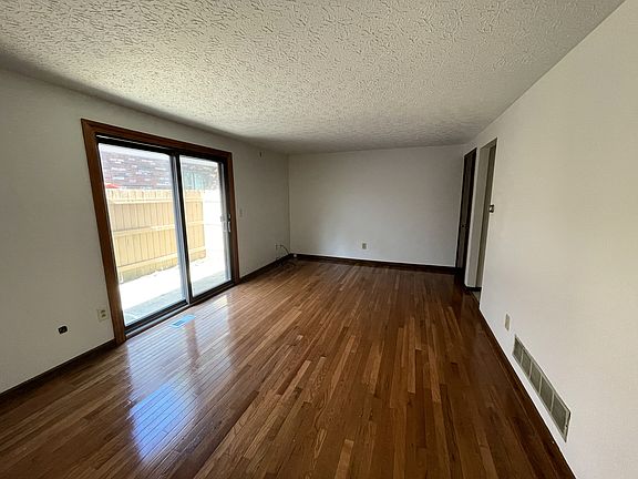 2nd image of 5082 Bentley Ln