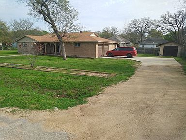 1624 Navajo Trl, Kingsland, TX 78639 | Zillow