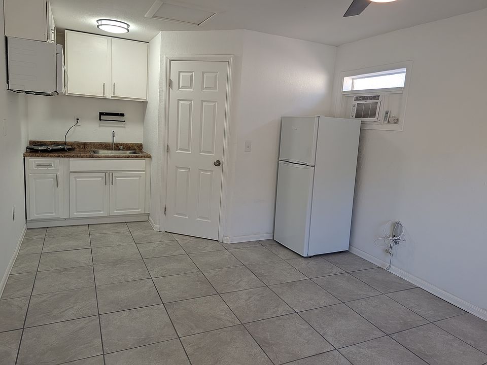 1st image of 1901 E Noel St #D