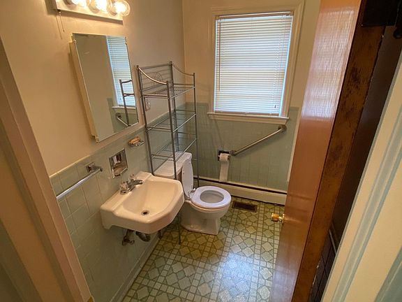 5th image of 111 Phlegar St APT 2