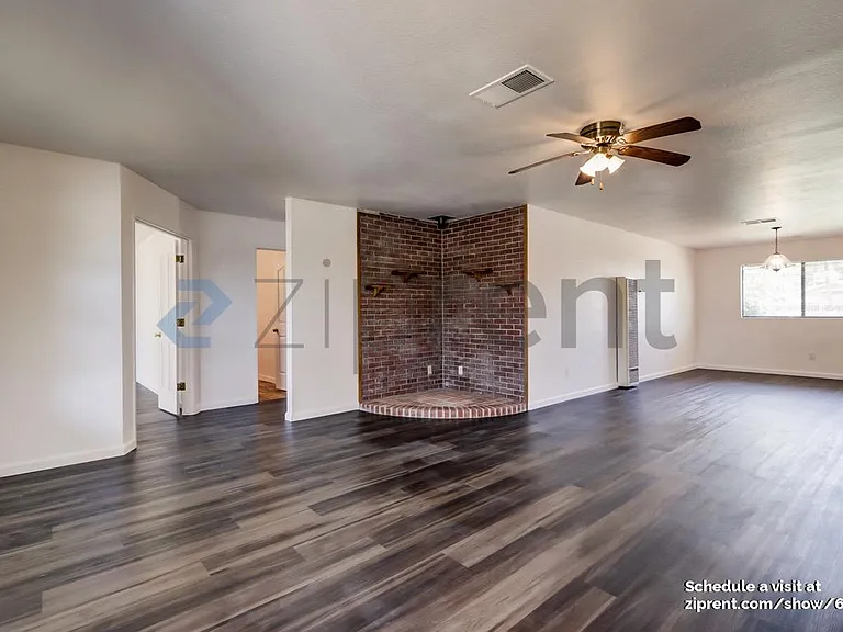 168 W Adams St — Photo 7