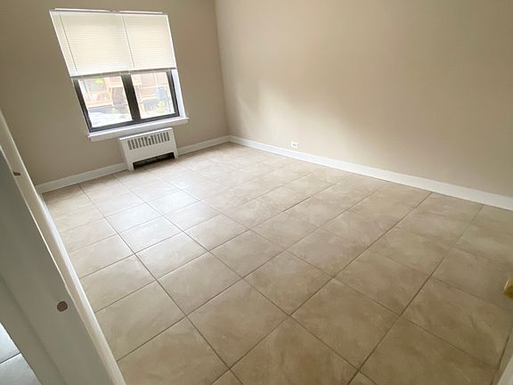 3rd image of 1360 W Touhy Ave APT 212