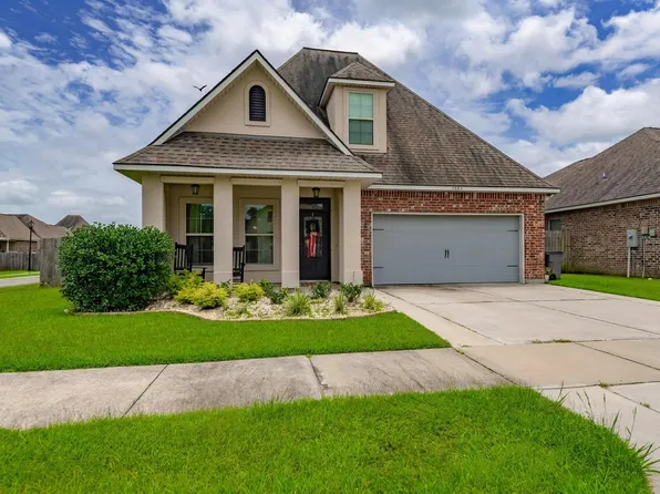 1201 Rustic Pine Dr, Zachary, LA 70820