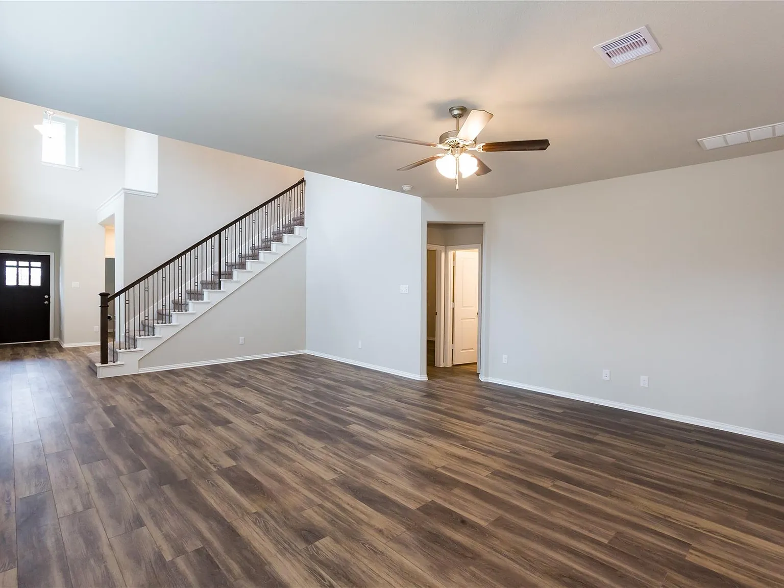 4 bed, 3.0 bath, 2627 sqft, $2,575 — Photo 4
