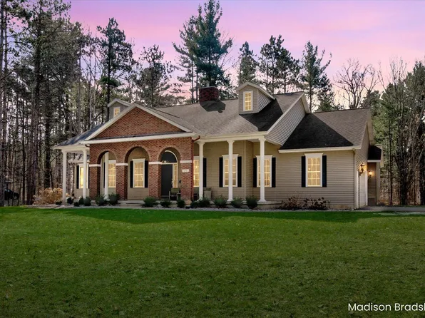 536 Old School Forest Ln, Sparta, MI 49345