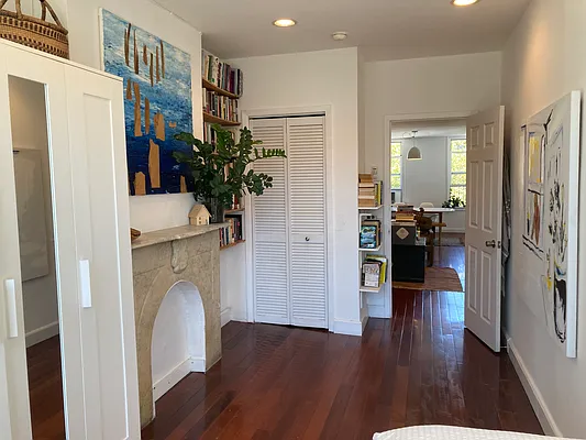 Rented by RELO REDAC INC. | media 17