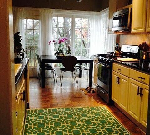 Kitchen/Glassed in Breakfast Nook