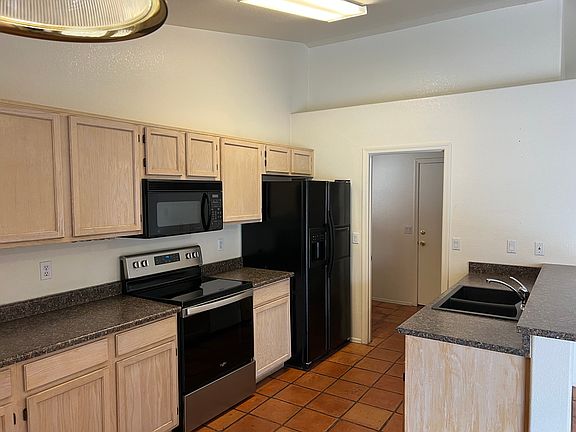 3rd image of 1419 E San Remo Ave
