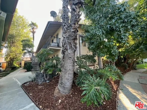 19406 Gilmore St, Reseda, CA 91335