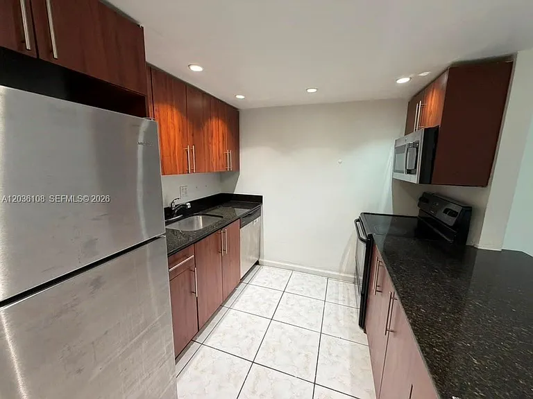 1885 NE 121st St #8 — Photo 2