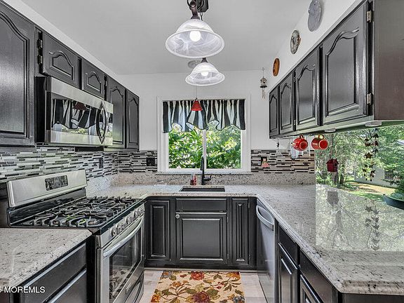 5th image of 1515 Cloverdale Court