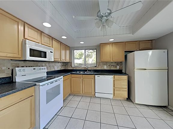 5th image of 208 Bauer Dr