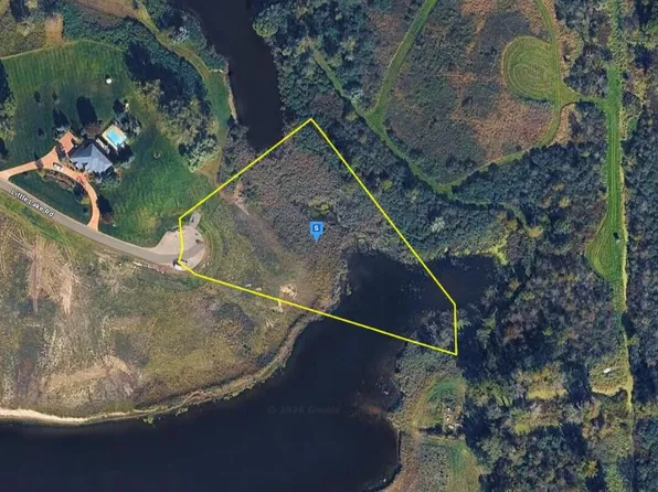 695 Little Lake Ct, Ortonville, MI 48462