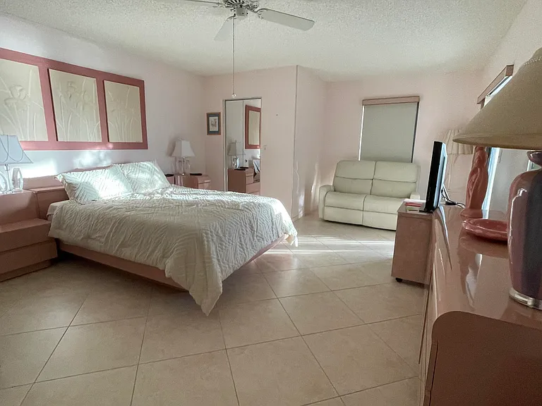 6866 Huntington Ln #305 — Photo 16