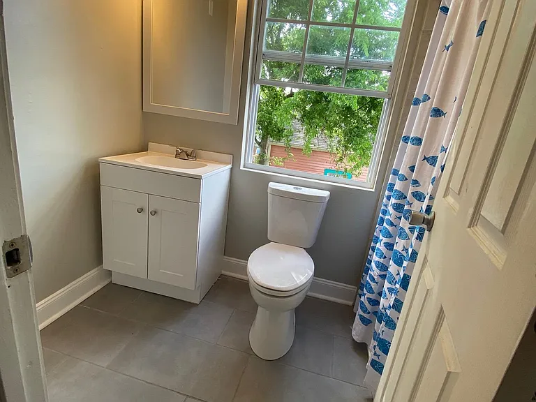 Full bath upstairs