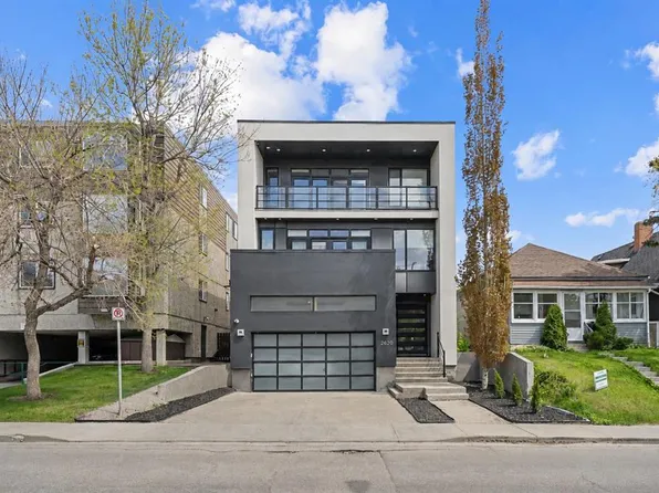 2620 W 14a St SW, Calgary, AB T2T 3X7