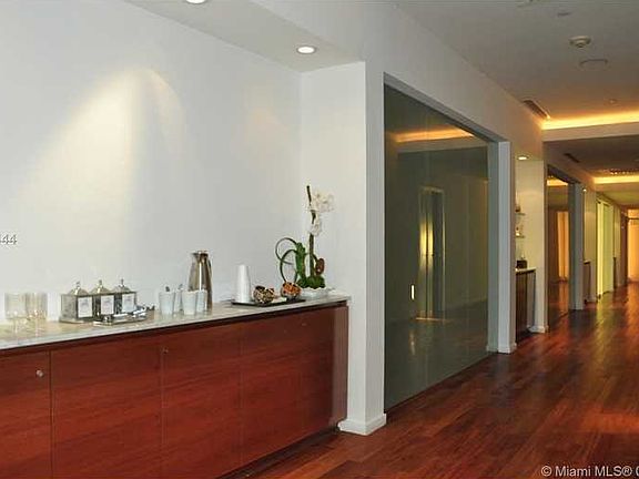 2nd image of 1040 Biscayne Blvd APT 3908