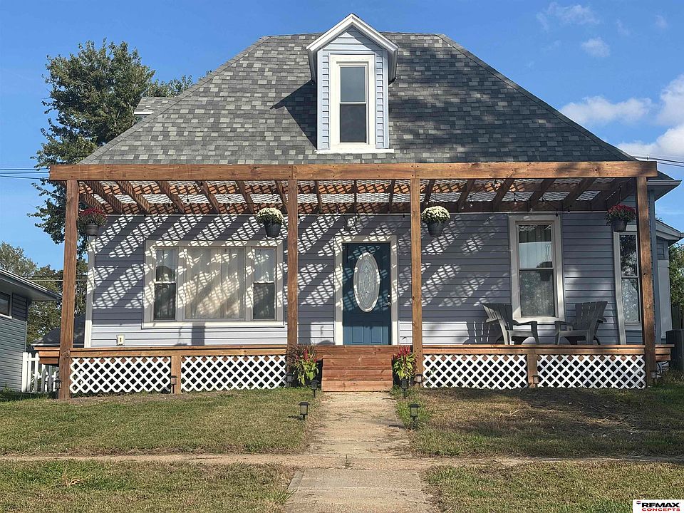 1st image of 436 S 1st St