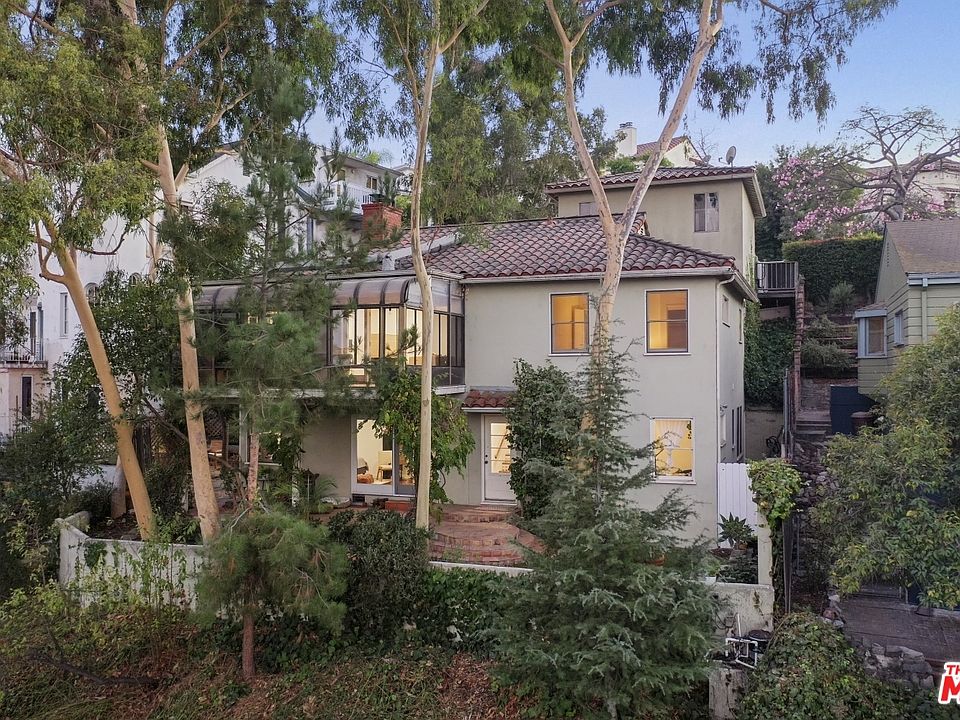 1st image of 2611 Ivanhoe Dr