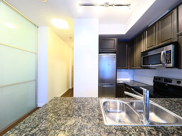 500 Sherbourne St #506 — Photo 16