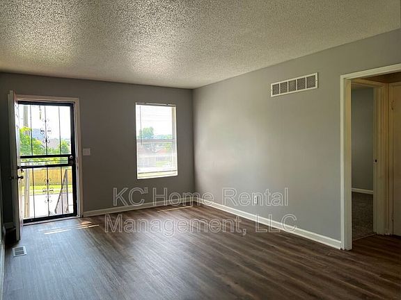 3rd image of 1633 Jackson Ave