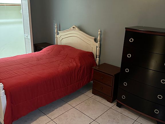 3rd image of 107 Teakwood Dr #B