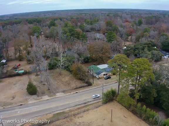 3rd image of 812 Tioga Rd
