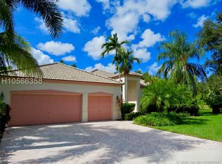 9693 Ridgecrest Ct, Davie, FL 33328