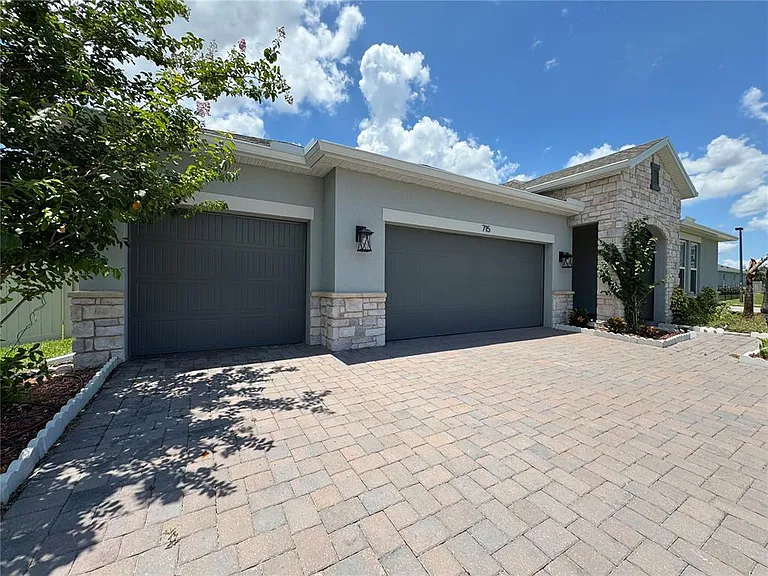 715 Blue Citrus Ln — Photo 5