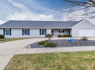 916 Eddy Rd, Bloomington, IL 61704