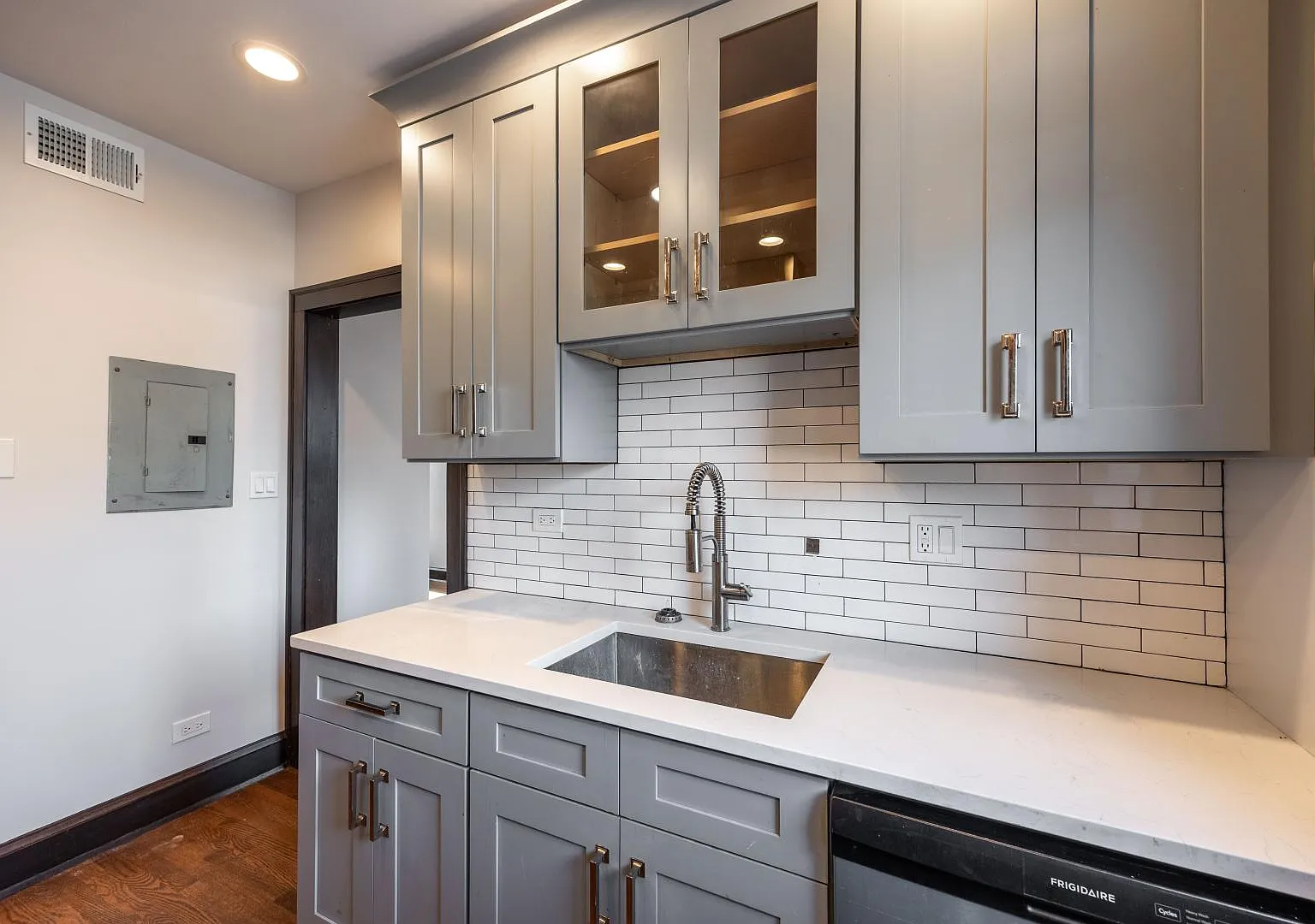 1 bed, 900 sqft, $1,500 — Photo 2